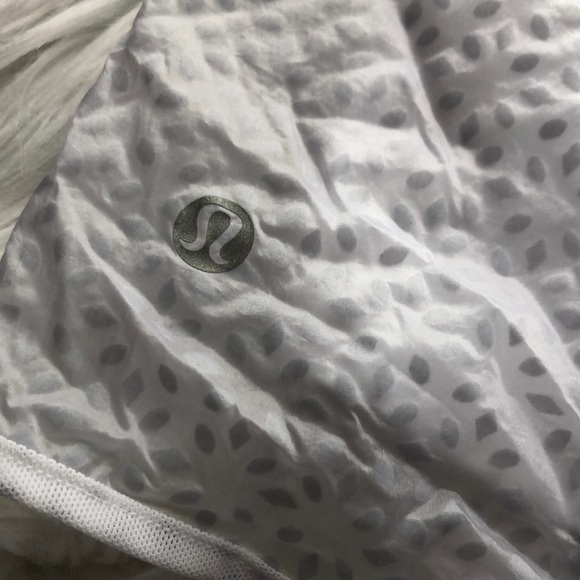 JUST IN✔️NWT LULULEMON HIGH RISE SHORT - Picture 6 of 8